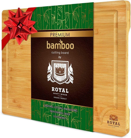 Natural bamboo cutting board with a modern simple design and environmental protection features.